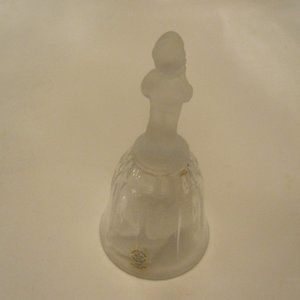Vintage 1994 Avon M.I. Hummel Soloist Figure Crystal Bell. Holiday.New Other.